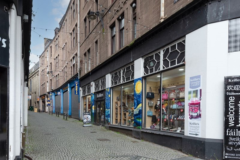 One-bedroom top floor flat in Dundee city centre Address: 14X Peter Street, Dundee